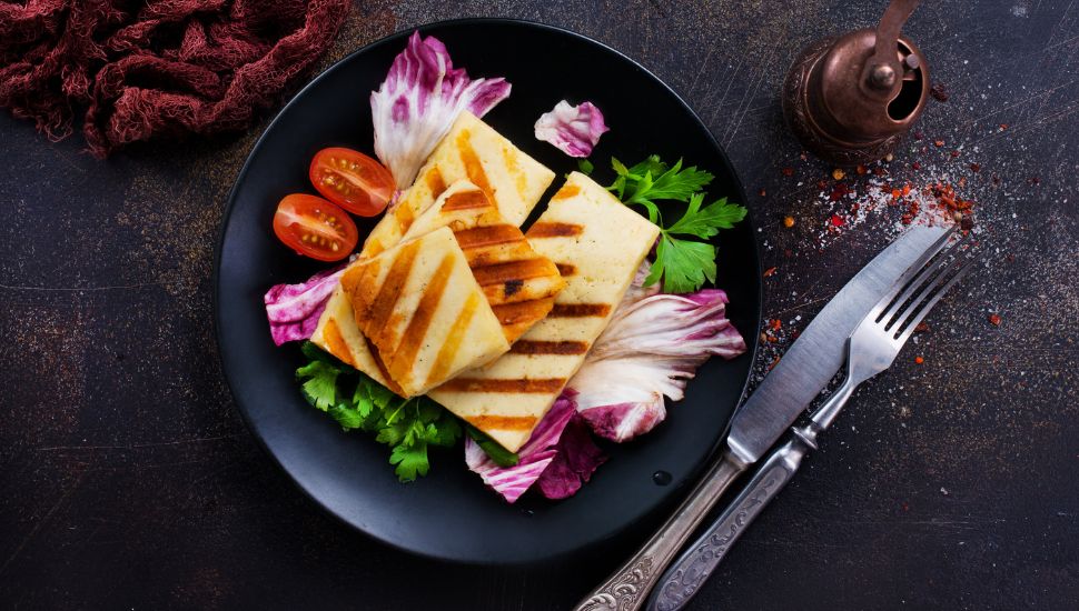 Halloumi in a plate with knife and fork