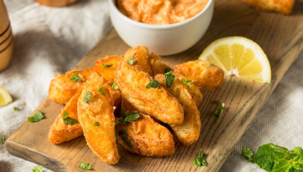 image of beautifully halloumi fries served