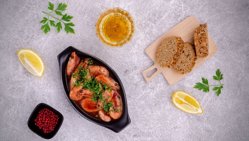 image of cooked prawns bread and lemon