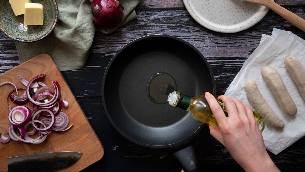 person oiling his Skillet