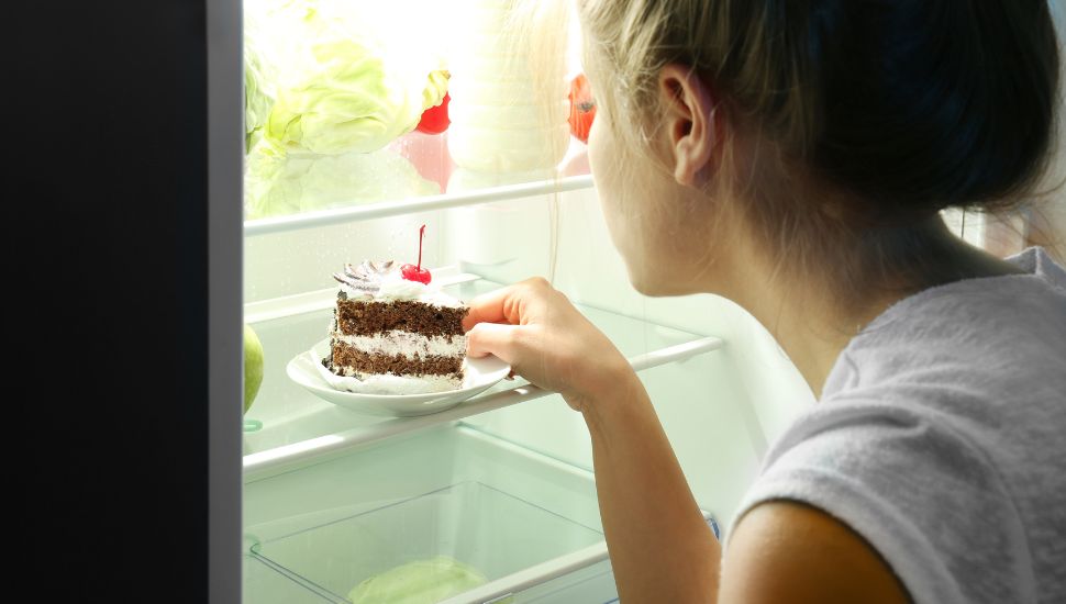 How Long Does Cake Last In The Fridge Cover