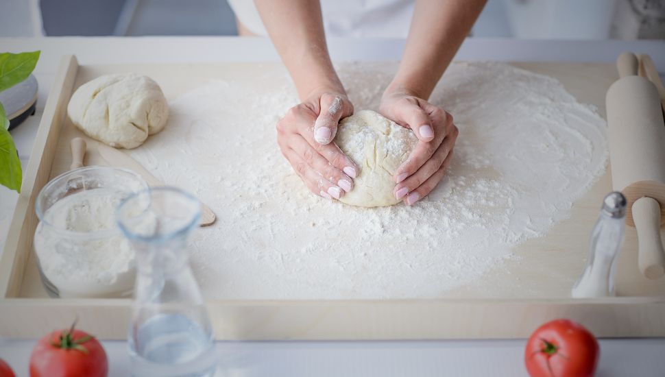 How To Knead Pizza Dough Cover