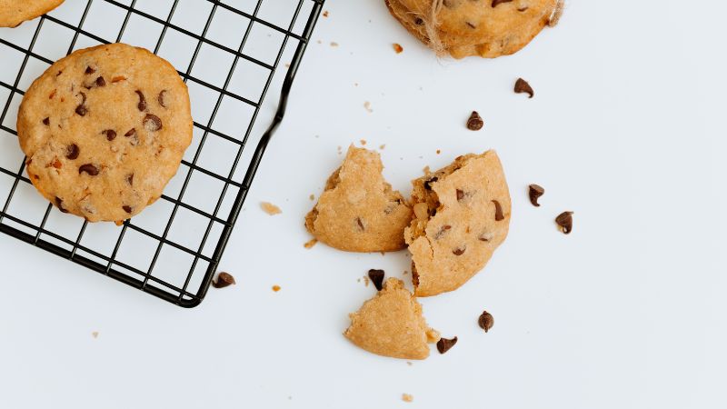 top view image of freshly baked cookies